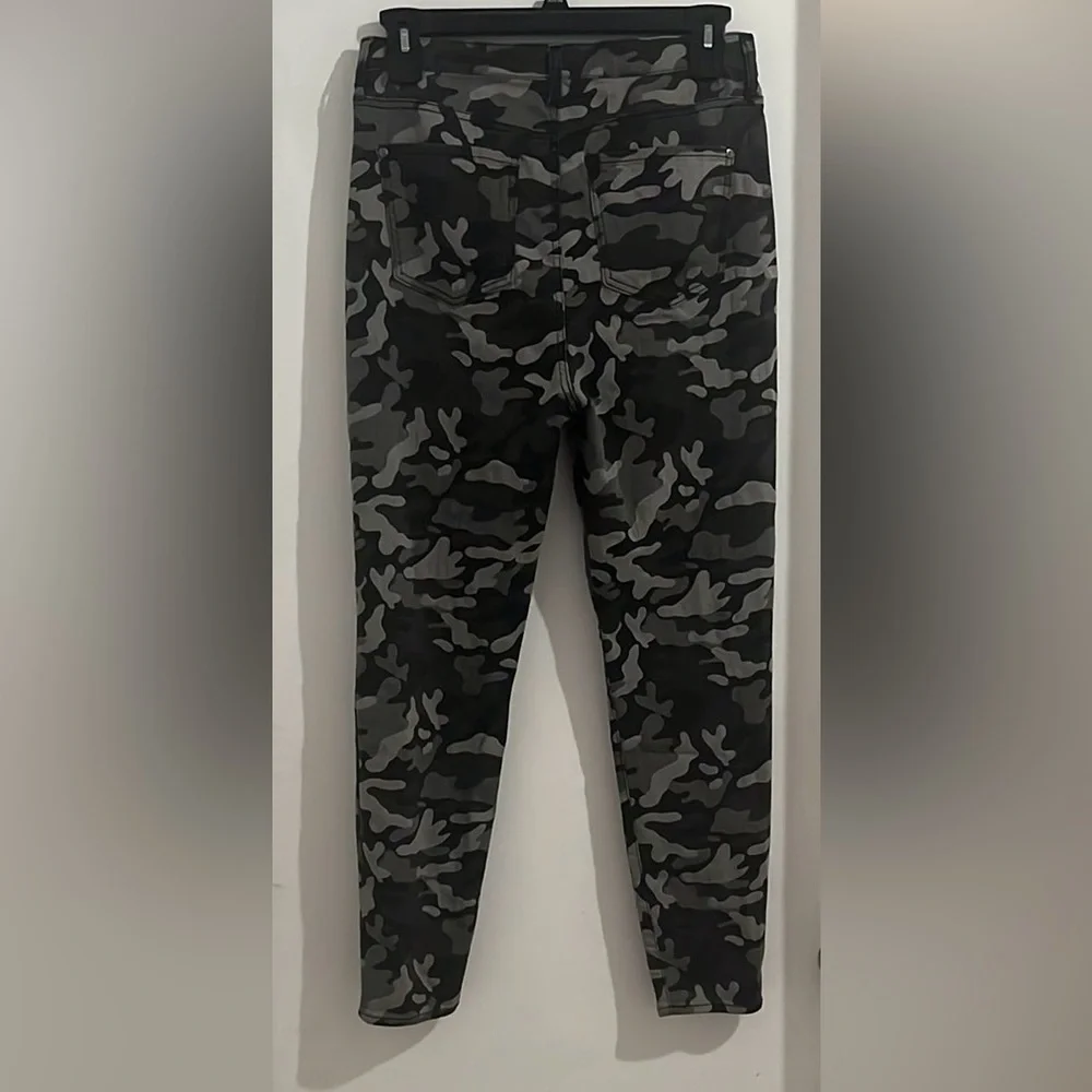 Ladies Black and Gray Skinny Camouflage Pants - Picture 5 of 6